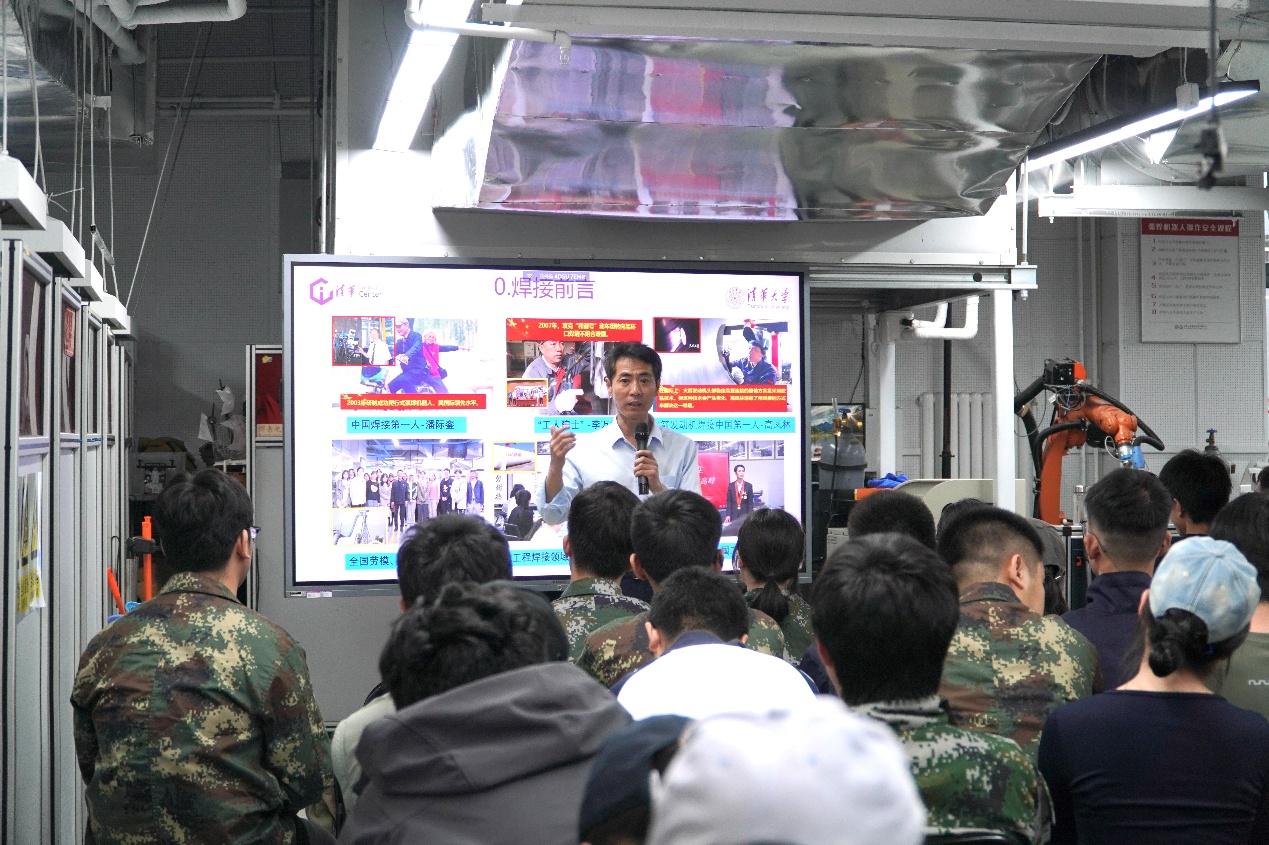 基础工业训练中心邀请全国劳模走进金工实习课堂